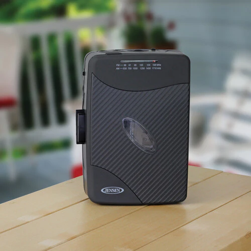 CASSETTE PLAYER WALKMAN WITH AM/FM RADIO AND EAR BUDS - Image 4